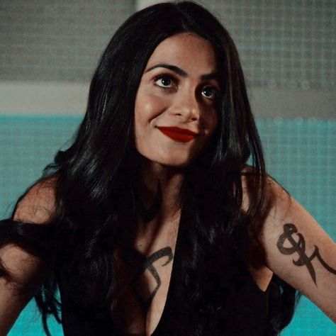 Izzy Lightwood, Ed Wallpaper, Gallagher Girls, Female Faceclaims, Isabelle Lightwood, Roses Red, Betty Cooper, Pretty Faces, Cassandra Clare