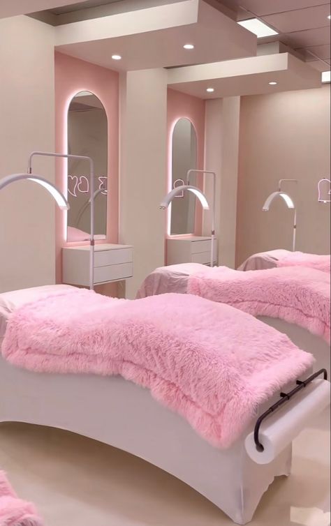 Pink Beauty Salon Decor, Modern Esthetician Room, Salon Interior Design Pink, Lash Studio Decor Interior Design, Lash Salon Ideas, Pink Salon Ideas, Interior Design Beauty Salon, Pink Lash Room, Beauty Studio Interior