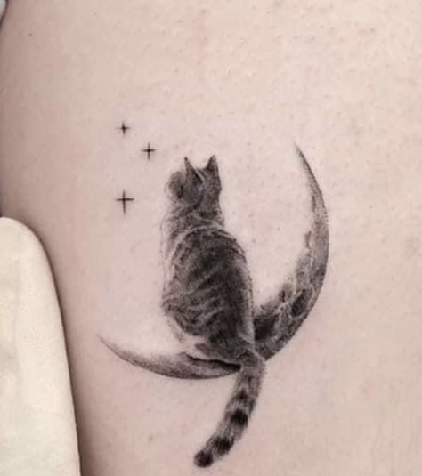 Moon And Cat Tattoo, Angel Cat Tattoo, Tattoo Gato, Casino Tattoo, Luna Tattoo, Thumb Tattoos, Hawk Tattoo, Cat Tattoo Designs, Weird Tattoos