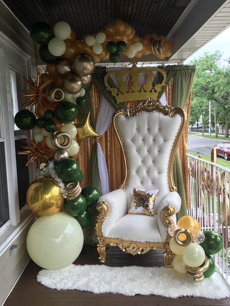 Prom Send Off, Baby Shower Green, Prom Backdrops, 21st Ideas, Birthday Lights, Prom Decor, Prom Theme, Green Baby Shower, Birthday Balloon Decorations