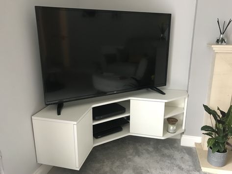 Corner Tv On Wall Ideas, Small Corner Tv Unit Ideas Living Room, Corner Tv Stand Ideas Living Rooms Small Spaces, Living Room Corner Tv Ideas, Tv Corner Ideas, Corner Wall Mounted Tv Ideas, Corner Unit Living Room, Tv In Corner Of Living Room, Small Corner Tv Unit