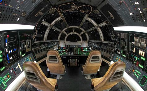 Here's What It's Like to Ride the Millennium Falcon at Star Wars Land Galaxies Edge, Disneyland Star Wars, Galaxy Edge, Disney World Hollywood Studios, Disney Parque, Disneyland Rides, Star Wars Galaxy's Edge, Star Wars Room, Millenium Falcon