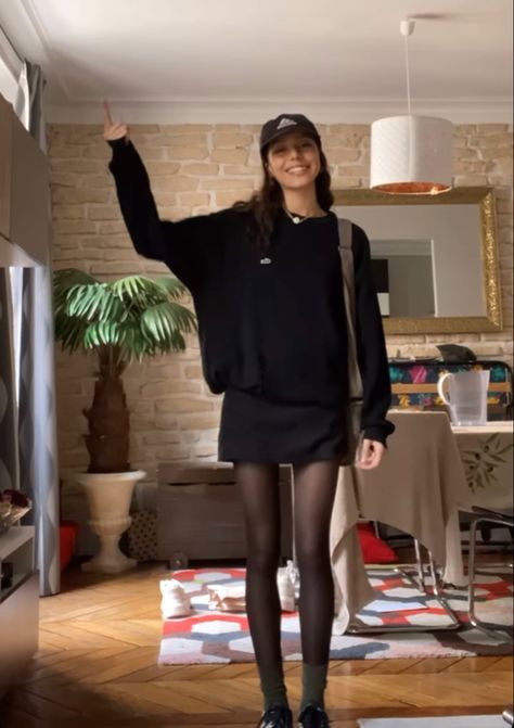 Lacoste Outfit Women, Adidas Samba Black Outfit, Black Adidas Outfit, Samba Fits, Adidas Samba Outfit Women, Lacoste Outfit, Sambas Adidas Women Outfit, Black Shoes Outfit, Fall Winter Aesthetic