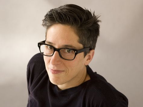 Alison Bechdel Fun Home Musical, Bechdel Test, Lesbian Haircut, Besancon France, Alison Bechdel, La Rochelle France, Are You My Mother, Lorraine France, Mother Dearest