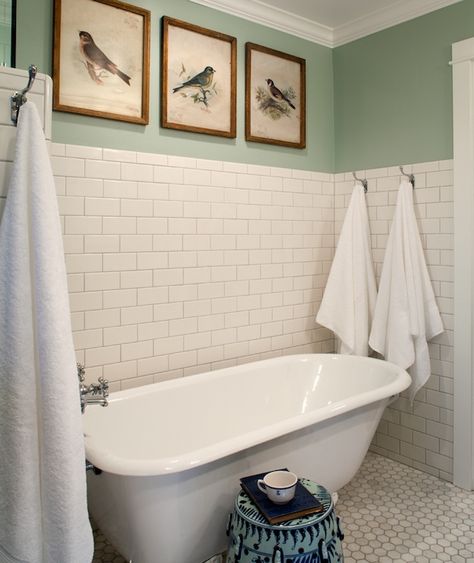 Green Bathroom Ideas Sage, Marble Tub, Subway Tiles Bathroom, Baths Interior, Cottage Bathroom, Bad Inspiration, Green Walls, Classic Bathroom, White Subway Tile