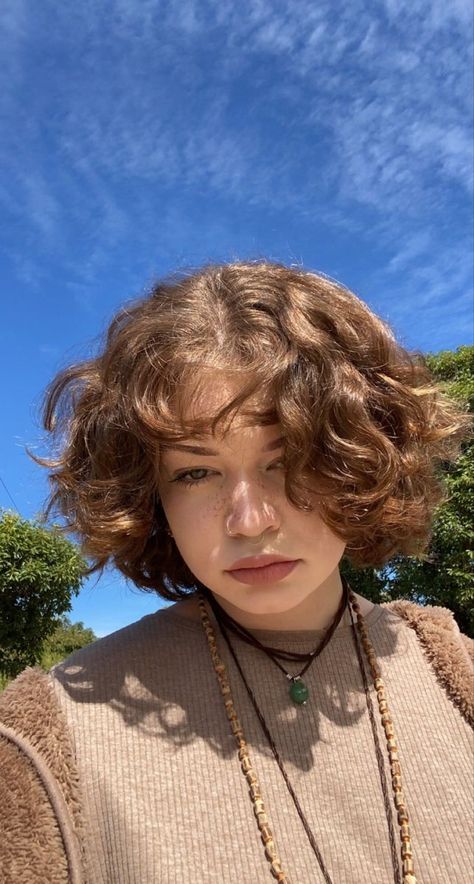 Curly Short Hair Nonbinary, Curly Tomboy Haircut, Haircut Nonbinary, Tomboy Curly Hair, Short Nonbinary Hairstyles, Short Hairstyles Nonbinary, Nonbinary Hair Curly, Hairstyles Nonbinary, Short Hair Nonbinary