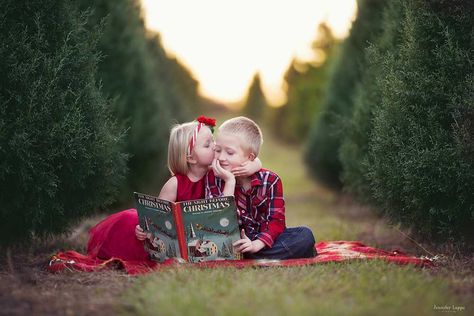 Christmas Pictures Outdoor, Sibling Christmas Pictures, Christmas Mini Sessions Outdoor, Christmas Tree Farm Pictures, Tree Farm Pictures, Christmas Tree Farm Mini Session, Christmas Photoshoot Kids, Outdoor Christmas Photos, Tree Farm Photo Shoot