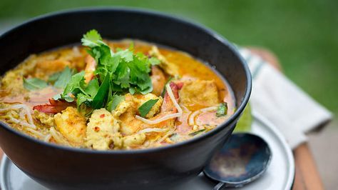 Prawn and crocodile laksa recipe: Don’t cut the crocodile meat too thick or overcook it, as it can be very tough. Laksa Recipe, Grilled Rice, Fire Chicken, Sbs Food, Modern Asian, Popcorn Chicken, Honey Chicken, Western Food, Noodle Dishes