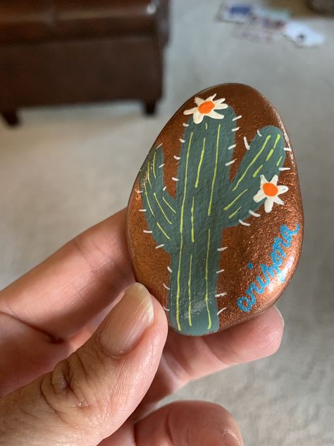 Desert Scene Painted Rocks, Desert Painted Rocks, Western Painted Rocks, Western Rock Painting Ideas, Dessert Plants, Mailbox Planter, Painted Rock Cactus, Rock Cactus, Painted Garden Rocks