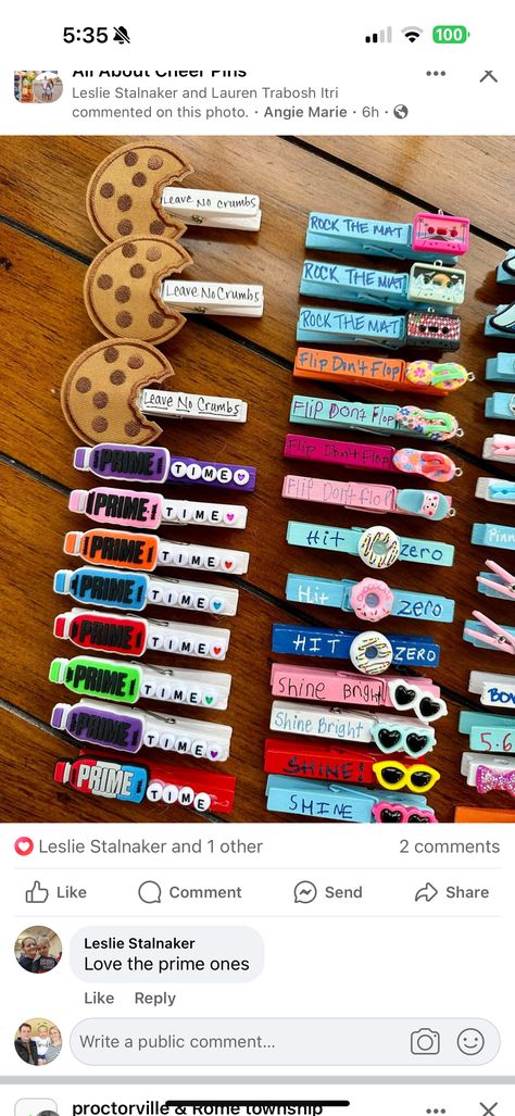 Volleyball Clothespins Ideas, Cheerleading Crafts Diy, Volleyball Clothespins, Cheer Clip Ideas, Cheer Pins Diy, Cheer Pin Ideas, Cheerleading Clothespins, Cali Cheer, Cheer Pegs