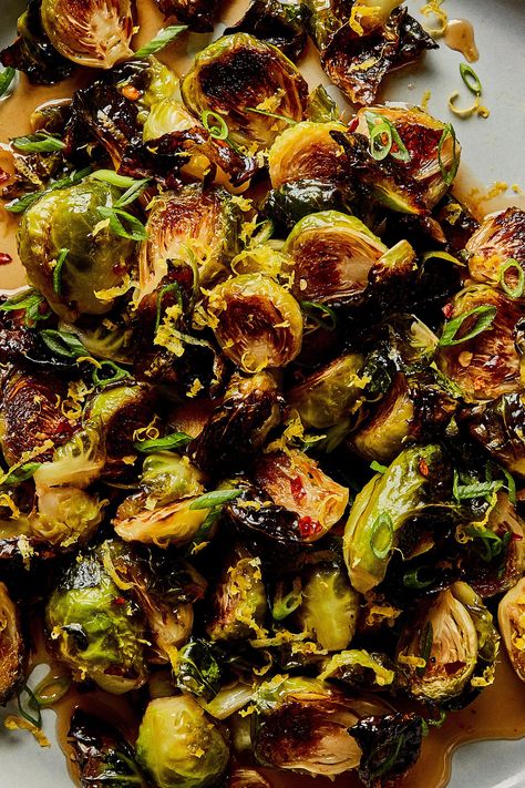 Make these honey-glazed brussels sprouts and they’ll become a permanent fixture of your regular weeknight winter cooking rotation. This recipe has everything—pleasantly charred veg, sticky-sweet honey, tangy red wine vinegar, bright lemon zest, spicy chile flakes, and a good dose of butter—for a perfectly balanced dish. Try serving them alongside something simple like roast chicken, a perfectly made steak, or sweet potato tian. Bob Appetit Recipes, Bob Appetit, Brussel Sprout Recipes Roasted, Bon Apetit, Best Thanksgiving Recipes, Honey Sauce, Roasted Brussel, Roasted Brussels Sprouts, Honey Glazed