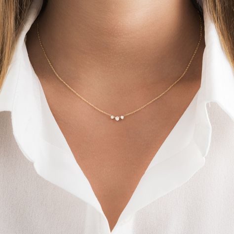 Our delicate round diamond necklace makes the perfect accessory! This dainty diamond necklace features 3 round brilliant cut prong set diamonds along with a sturdy 1.3mm cable chain and spring clasp for additional security. Our meaningful diamond necklace is available in three different 14K Gold colors: White Gold and Yellow Gold. ✨ Features ✨ • Ready To Ship. • Made in the USA.• Gold : Solid 14K• Choice of Gold: Yellow Gold, White Gold• Diamond Cut: Round • 3 VS quality Genuine Diamonds• Packag Dainty Gold Necklace Simple & Dainty Jewelry, Round Diamond Necklace Settings, Earring Necklace Ring Set, Minimal Diamond Pendant, Fine Necklace Gold, Small Diamonds Necklace, Minimalistic Diamond Necklace, Simple Gold Diamond Necklace, Dainty Everyday Necklace