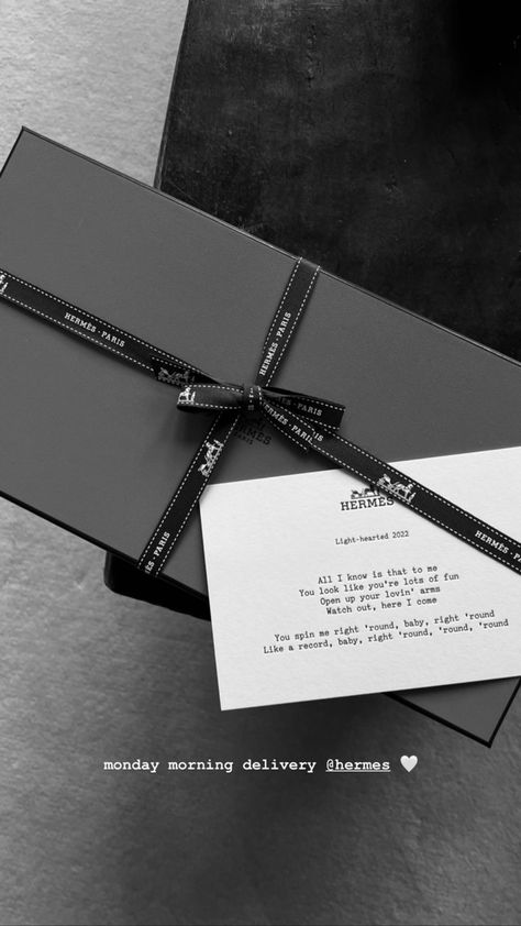 Abaya Packaging, Eye Makeup Images, Chocolate Packaging Design, Luxury Packaging Design, Luxury Lifestyle Girly, Clothing Brand Logos, Thank You Card Design, Branding Design Packaging, Mode Abaya