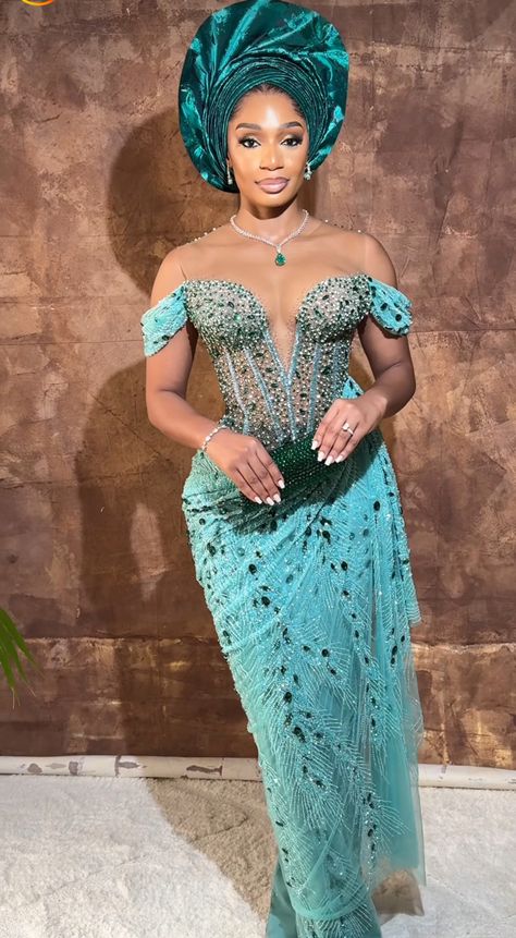 Asoebi Dress, Blogging Aesthetic, Nigerian Traditional Dresses, Asoebi Lace Styles, Lace Styles For Wedding, Nigerian Dress Styles, Aso Ebi Lace Styles, Lace Bridal Dress, African Bridal Dress