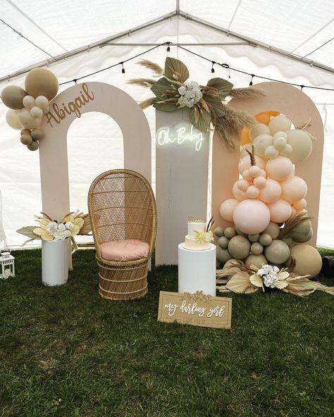 Pampas Grass And Balloons, Grass Backdrops, Diy Backdrop, Balloon Backdrop, Boho Baby Shower, Balloon Decor, Boho Baby, Pampas Grass, Party Party