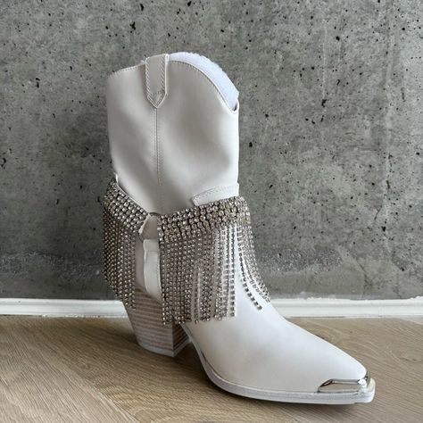 White Cowboy Boots With Silver Studs And Short White Heel Brand New Comes With Original Box! Perfect For Coachella Or Other Festivals Stagecoach White Short Boots, White Cowgirl Boots, White Cowboy Boots, White Heels, Dress Ideas, Short Boots, Cowgirl Boots, Silver Studs, White Silver