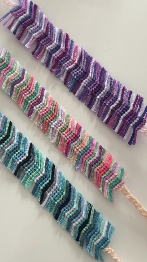 Rug Bracelet, Hicks On Neck, Thread Hair Wraps, Friendship Bracelets Easy, Diy Friendship Bracelets Tutorial, Friendship Bracelet Patterns Easy, Cute Friendship Bracelets, Friendship Bracelets Tutorial, Friendship Bracelets Designs