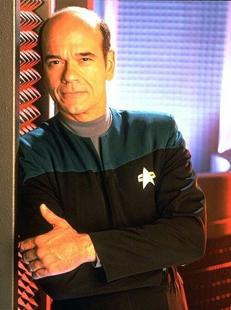 Robert Picardo as The Doctor in Star Trek Voyager ❤ Starship Blueprints, Robert Picardo, Star Trek Actors, Star Trek Funny, Star Trek Tv, Star Trek Series, Star Trek Characters, Science Fiction Movies, Bravest Warriors