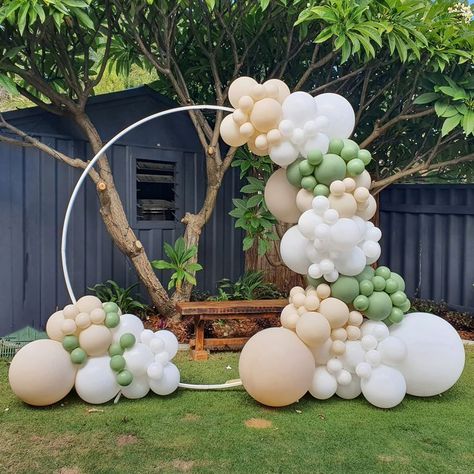 Sage Green Baby Shower, 70s Theme Party, Jungle Balloons, Balloon Arrangement, Deco Ballon, Gorgeous Birthday, Wild One Birthday Party, Balloon Display, Pastel Balloons