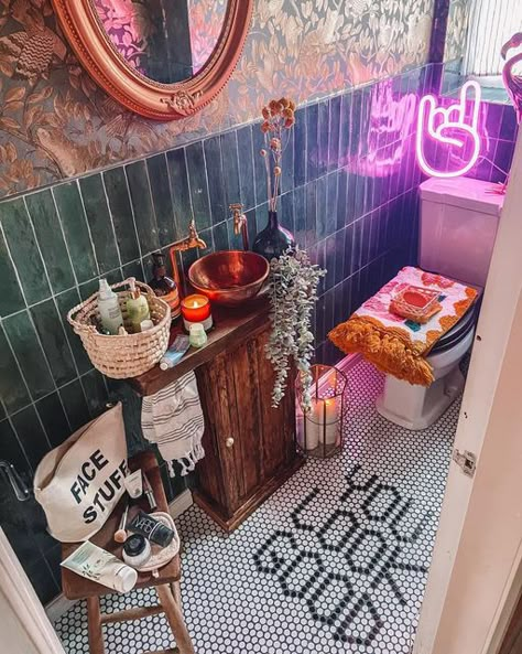 Cute Soap Dispenser, Ellie Martin, Maximalist Bathroom, Eclectic Bathroom, Maximalist Decor, Boho Bathroom, Apartment Decor Inspiration, Fashion Life, Maximalism