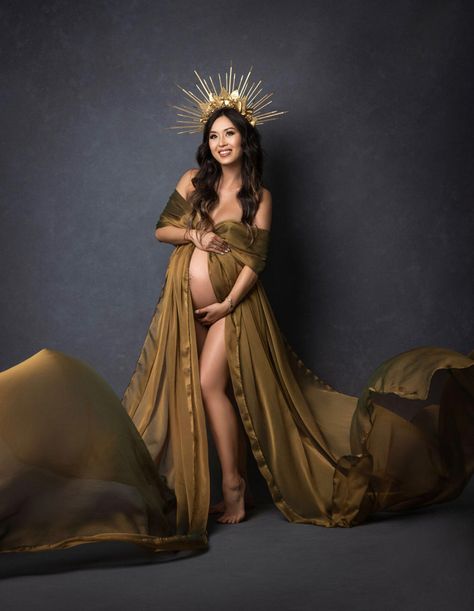 Maternity Photography Goddess, Maternity Goddess Photoshoot, Goddess Maternity Shoot Black Women, Goddess Maternity Shoot, Maternity Shoot Black Women, Maternity Picture Outfits, Reconstructed Clothing, Gold Goddess, Maternity Picture