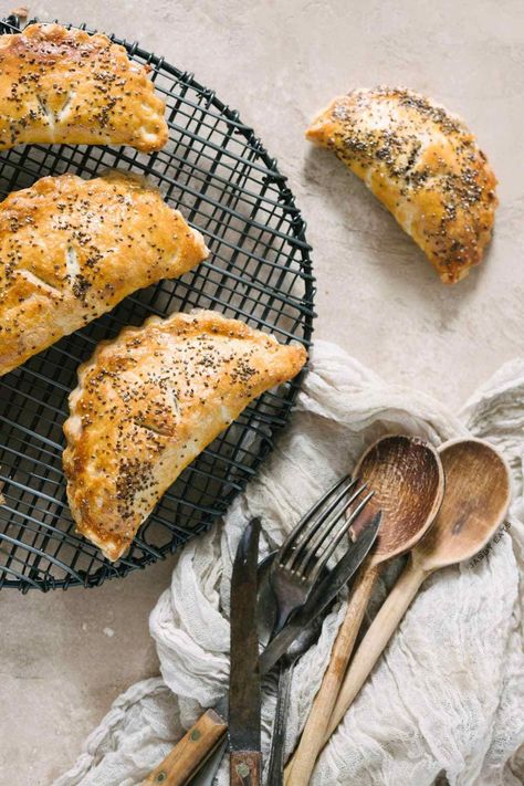 Buttery Flaky Pie Crust, Hand Pies Savory, Spinach Bake, Hand Pie Recipes, Mushroom Pie, Hand Pie, Spinach Pie, Savory Pastry, Empanadas Recipe