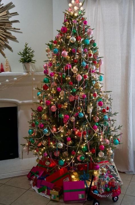 Colored Christmas Tree, Christmas Tree Inspo, Lights For Christmas, Retro Christmas Tree, Tacky Christmas, Christmas Tree Inspiration, Merry Christmas Wishes, Christmas Wonderland, Whimsical Christmas