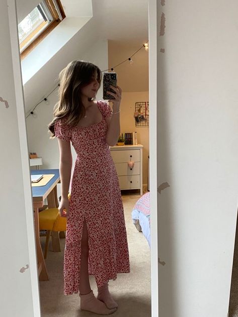 Easter Outfit Women Aesthetic, Boxy Style Fashion, Cute Sunday Dresses, Soft And Feminine Outfits, Pretty Dresses Modest, Flowy Girly Outfits, Modest Summer Outfits Jewish, Modest Feminine Aesthetic, Modest Girly Outfits Aesthetic