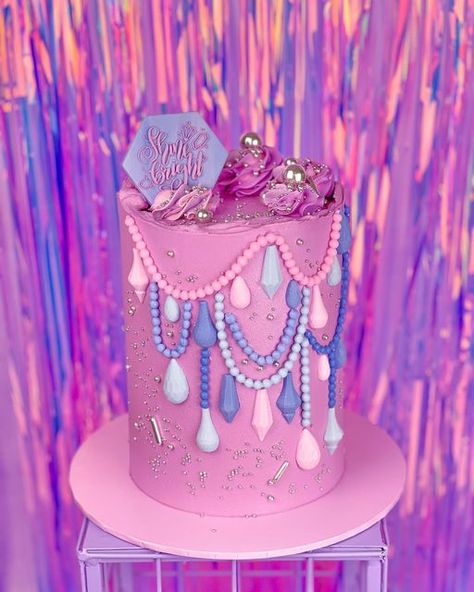 Jewel Birthday Cake, Jewel Cake Birthday, Gemstone Birthday Cake, Gem Cake Ideas, Bejeweled Birthday Party, Gemstone Cake, Bejeweled Party, Gems Cake, Bling Birthday Party