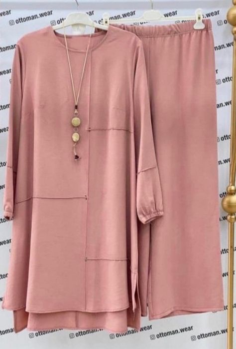 Plane Clothes, Simple Abaya Designs, Simple Abaya, Eid Photoshoot, Tailor Design, Eid Photoshoot Ideas, Daily Wear Dress, Simple Dress Casual, Estilo Hijab