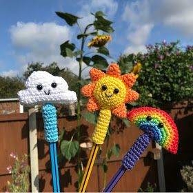 Crochet Pencil, Finger Puppet Patterns, Pen Toppers, Happy Friyay, 4mm Crochet Hook, Pencil Toppers, Crochet Amigurumi Free, Crochet Bookmarks, Crochet Magazine