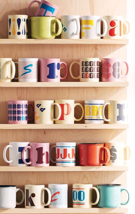 Initial Mugs, Display Photography, Coffee Mug Display, Mugs Ideas, Frida Art, Trendy Apartment, Mug Display, Dorm Life, Bar Set Up