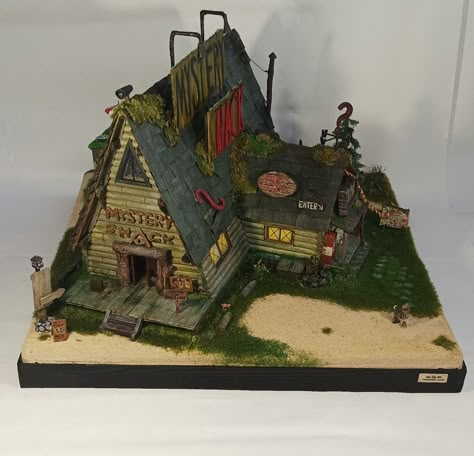 Mystery Shack Diorama, August Bullet Journal Cover, Dnd Crafts, Building Crafts, Gingerbread House Designs, Japanese Shrine, Mystery Shack, Gravity Falls Fan Art, Sculpture Projects