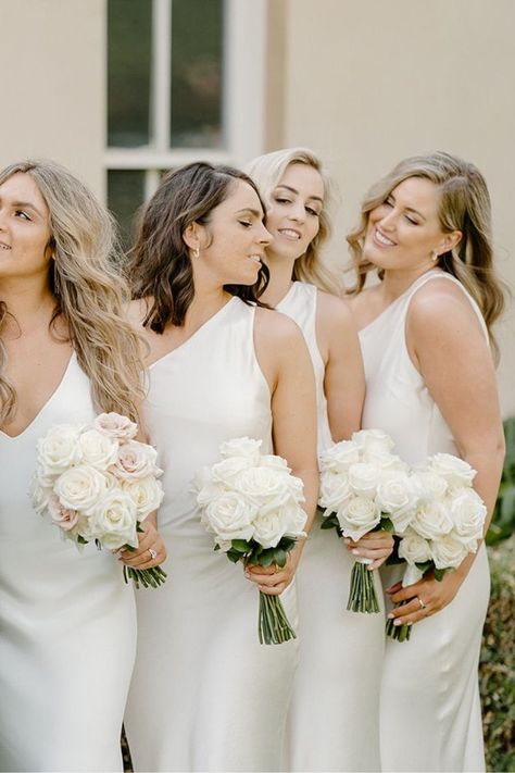 Large White Bouquet Wedding, Ivory Bridesmaids Bouquet, Bridesmaid Bouquet All White, Wedding Flowers Bouquet White, White Wedding Bouquets For Bridesmaids, All White Rose Bridesmaid Bouquet, Simple White Rose Bridesmaid Bouquet, Wedding Bride Flowers Bridal Bouquets, Mini Bridesmaid Bouquet White