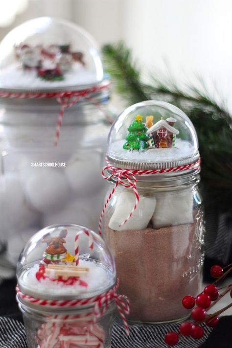 How to make a Mason Jar Lid Snow Globe for Christmas using a clear plastic ornament. ADORABLE! Easy for everybody to do! DIY Christmas gift in a jar idea. Clear Plastic Ornaments, Mason Jar Lid, Easy Diy Christmas Gifts, Christmas Mason Jars, Mason Jar Gifts, Christmas Snow Globes, Easy Christmas Diy, Jar Gifts, Mason Jar Diy