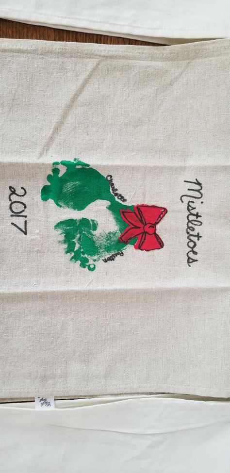 Mistletoes Christmas Kitchen towel from the kids DIY Tea Towels Christmas Cricut, Handprint Hand Towels, Diy Christmas Towels Homemade Gifts, Christmas Dish Towels Diy Kids, Handprint Christmas Towels, Tea Towel Christmas Kids Diy, Diy Christmas Hand Towels, Handprint Tea Towels, Christmas Hand Towels Diy Kids