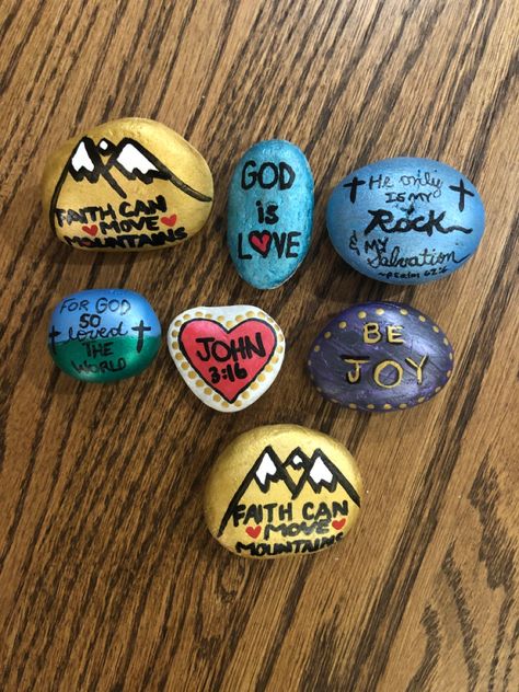 Christian Rock Art Ideas, Painted Rocks Christian Theme, Faith Based Painted Rocks, Faith Rocks Painting, Scripture Painted Rocks, Christian Painted Rocks, Christian Rock Painting Ideas, Rock Scripture, Scripture Rocks