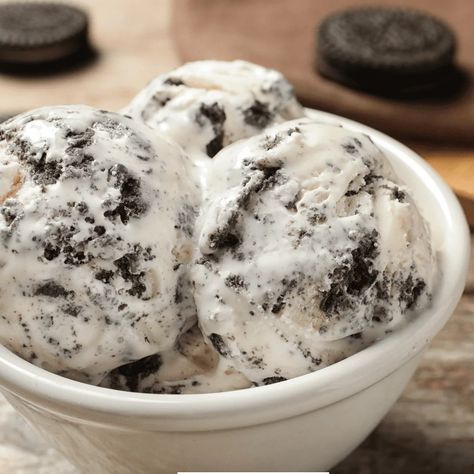 Blue Bell Cookies and Cream Cheesecake Ice Cream Homemade Oreo Ice Cream, Cookies And Cream Ice Cream, Easy Homemade Cookies, Paula Deen Recipes, Oreo Ice Cream, Cream Ice Cream, Cookies N Cream Cookies, Ice Cream Popsicles, Ice Cream Desserts