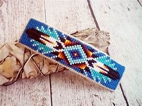 native american beaded barrettes patterns free - Yahoo Image Search Results Beaded Barrettes, Native American Hair, Beadwork Ideas, Indian Beadwork, Native American Beadwork Patterns, Native Beading, Native Beading Patterns, Beaded Hair Clips, Bead Loom Designs