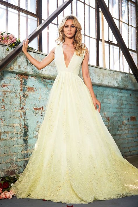 Light Yellow Dresses for Weddings - Plus Size Dresses for Wedding Guest Check more at http://svesty.com/light-yellow-dresses-for-weddings/ Light Yellow Weddings, High Fashion Wedding Dress, Neon Prom Dresses, Yellow Wedding Dress, Yellow Lace Dresses, Wedding Dress Pictures, Backless Prom Dresses, Dress Chiffon, Yellow Wedding