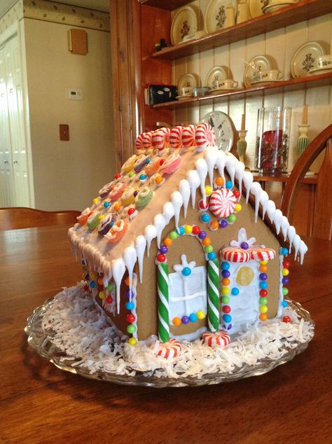 Ginger Bread House Ideas Simple, Gingerbread House Simple Ideas, Ginger Bread House Ideas Easy, Aesthetic Gingerbread House Ideas, Aesthetic Ginger Bread House, Gingerbread House Ideas Simple, Ginger Bread House Aesthetic, Ginger Bread Houses Ideas, Gingerbread House Simple