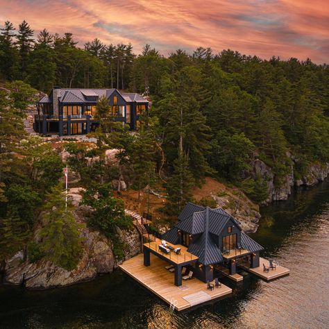 Lakeside Modern House, Mansion Near Lake, House On Lake Dream Homes, Lake House Luxury, House Lake View, Ocean Side House, Lake Side House, House With Lake View, Modern Lake House Exterior