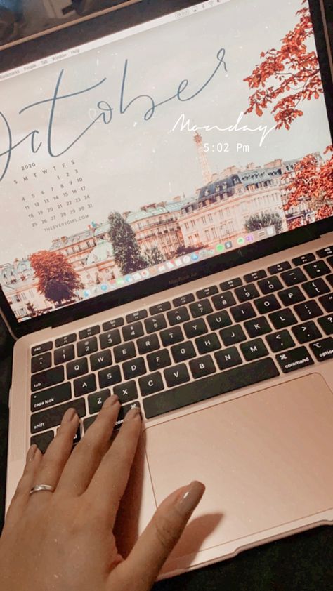 Apple Laptop Macbook Aesthetic, Macbook Air 2020 Aesthetic, Notebook Astethic, Rose Gold Macbook Aesthetic, Gold Macbook Air Aesthetic, Mac Laptop Aesthetic, Laptops Aesthetic, Macbook Air Aesthetic, Laptop Snap