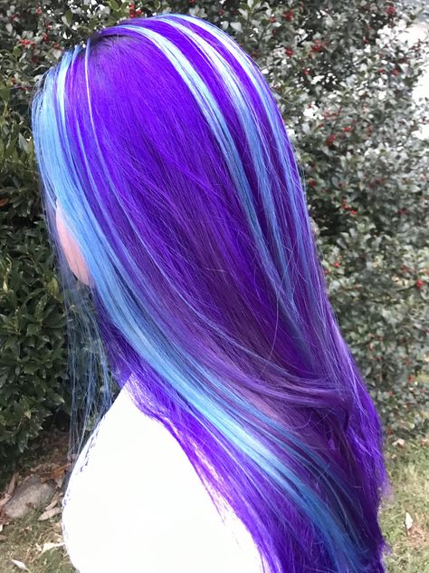 DIY Purple and blue semi-permanent hair color. Lunar Tides ‘Nightshade’ x Arctic Fox ‘Poseidon’ #purplehair Arctic Fox Poseidon, Mlp Hair, Purple And Blue Hair, Lunar Tide, Hair Colour Inspo, Hair Color Orange, Blue Hair Color, Look Board, Creative Hair Color