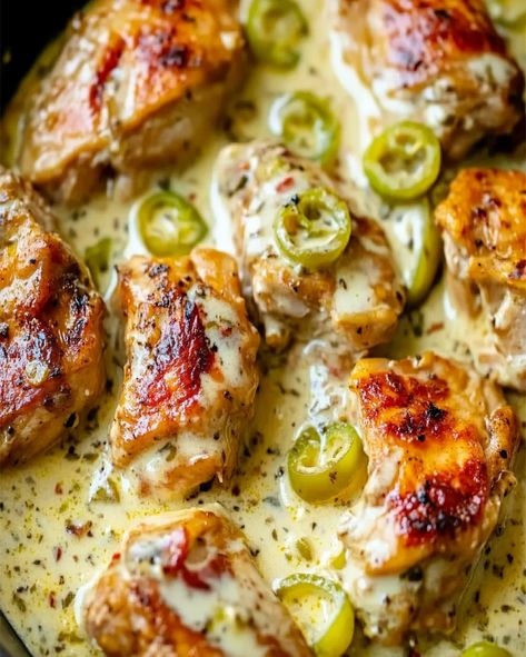 Try this Creamy Pepperoncini Chicken Skillet recipe! Tangy, creamy, and ready in 30 minutes for a quick, delicious meal. Chicken Pepperoncini, Pepperoncini Chicken, Creamy Chicken Dinner, Heavy Cream Recipes, Chicken Skillet Recipes, Chicken Skillet, Favorite Recipes Chicken, Duck Recipes, Skillet Chicken