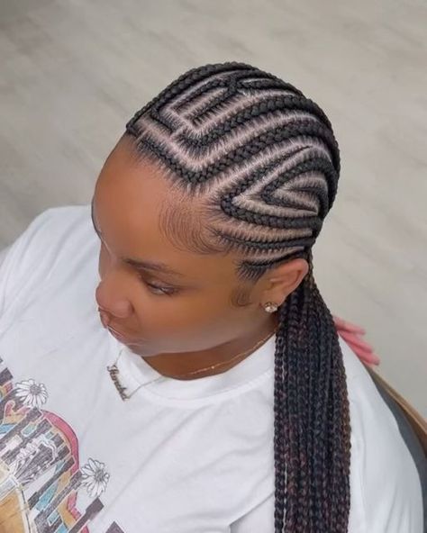 XIA CHARLES on Instagram: "Kicking off December with getting back to the BRAIDS🎄🌟Setting the motion to end the year strong and starting the new even stronger. Follow @braidednewyork offers and to see what we're up to🫶🏾 #25DaysOfBraids #BraidsNy #BraidsNYC #BraidDesigns #BraidedNY" Free Hand Plaiting Natural Hair, Free Hand Hairstyles, Straight Back Hairstyles, Straight Back Braids, Straight Back Cornrows, Cornrow Braid Styles, Hair Braid Patterns, Braid Styles For Men, Quick Braids