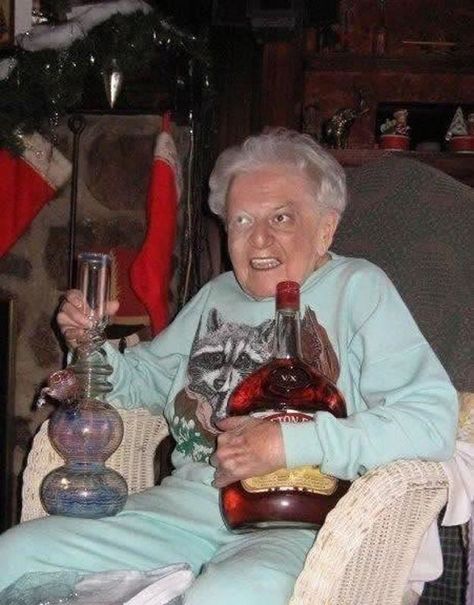 Cool grandma Sister Meme, Funny Old People, Birthday Sister, Old Woman, Puff And Pass, Old People, Fast And Furious, Funny People, Bones Funny