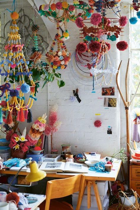 Artist Karolina Merska uses the traditional Polish folk art of pajaki to create contemporary art mobiles that spark joy from every angle. Spotlight: Karolina Merska, Pajaki Artist @karolinamerska #pajaki #mobiles #makingmobiles #makingchandeliers #chandeliers #craft #art #makersgonnamake #creativehappylife #livecreatively #papercraft Paper Chandelier, Koti Diy, Boho Style Art, Polish Folk Art, Diy Lampe, Room Photo, Purim, Bohemian Home, Style Art