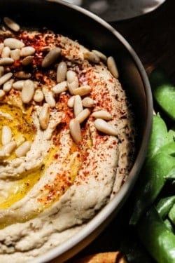 Roasted Garlic Hummus, Garlic Hummus, 5 Minute Meals, Make Hummus, Homemade Hummus, Toasted Pine Nuts, Hummus Recipe, Canned Chickpeas, Fresh Veggies