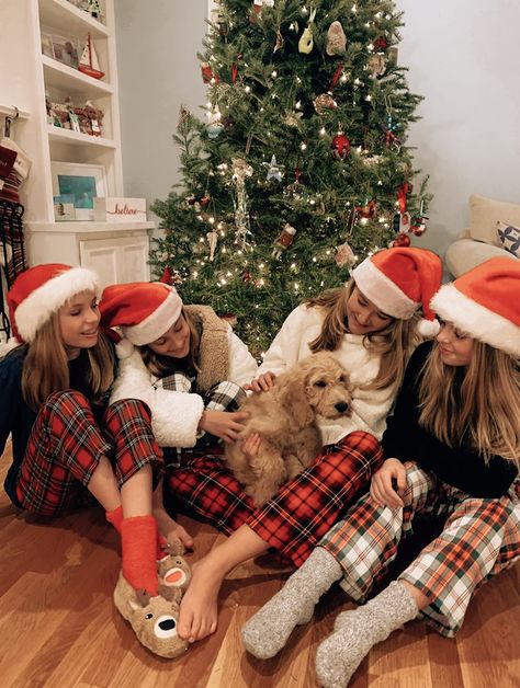 Christmas Pictures Friends, Christmas Styled Shoot, Christmas Party Pictures, Cute Christmas Pajamas, Christmas Pajama Party, Christmas Getaways, Christmas Pj, Pj Party, Pajama Day